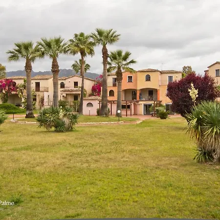 Апартаменты Classical Baia Delle Palme 2 Bedroom Sleeps 6 Persons T6 Санта-Маргерита-ди-Пула